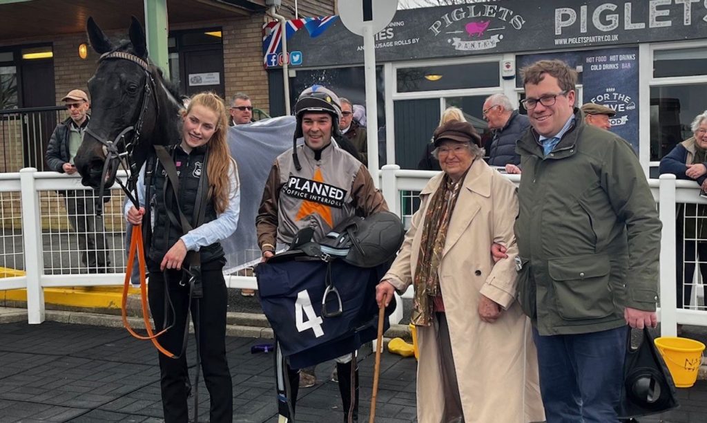 Dual Purpose Racehorse Trainer | Alastair Ralph Racing | Shropshire